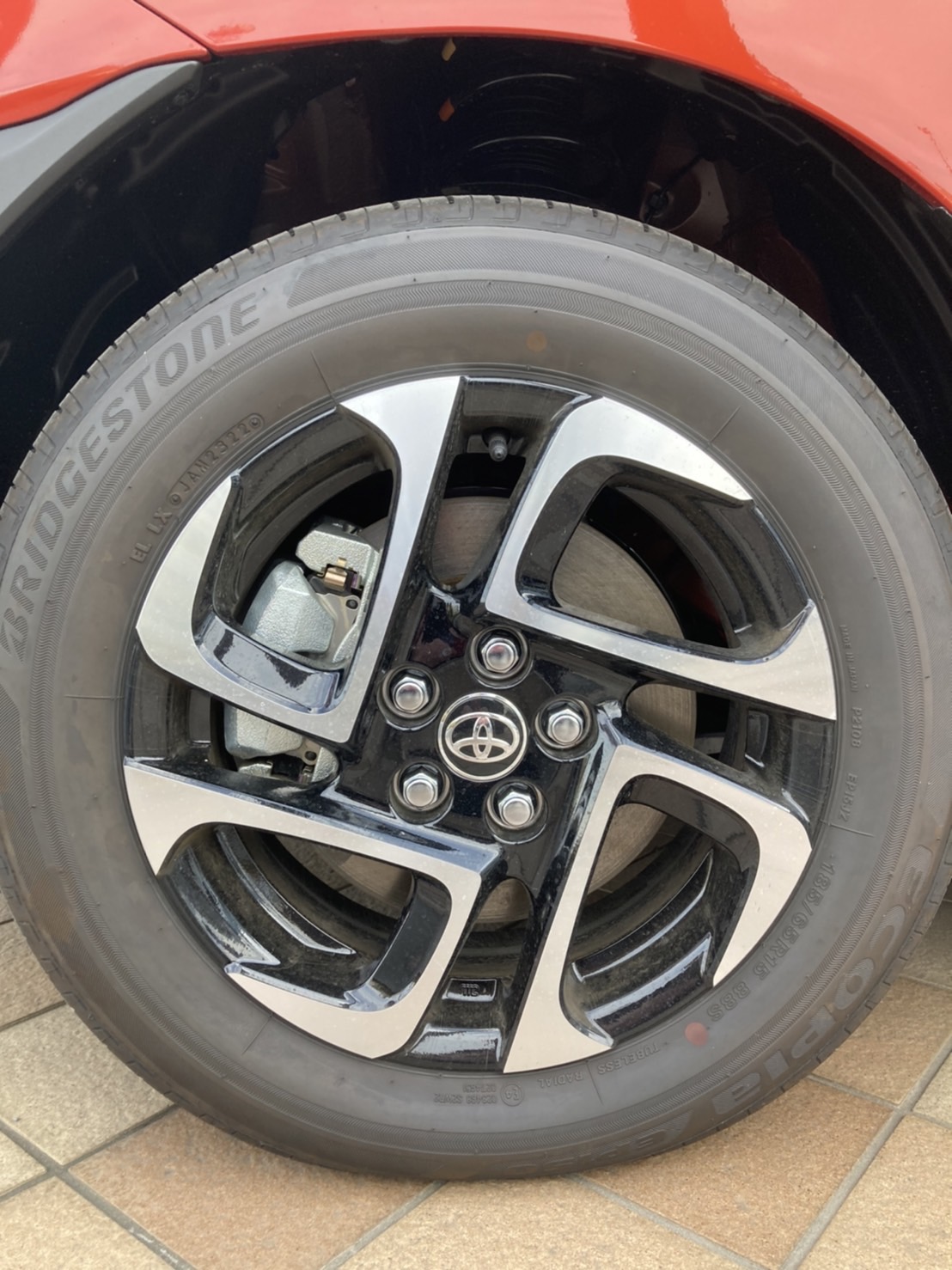 【新型シエンタ】タイヤ＆ホイールサイズは？オススメスタッドレスとホイールセット ホイール父さんのデータベース